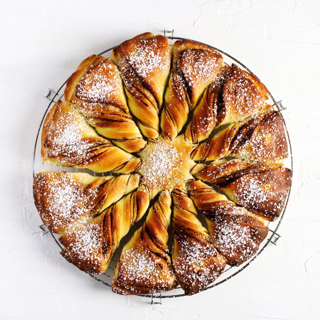 Christmas brioche shaped into an eight-pointed snowflake