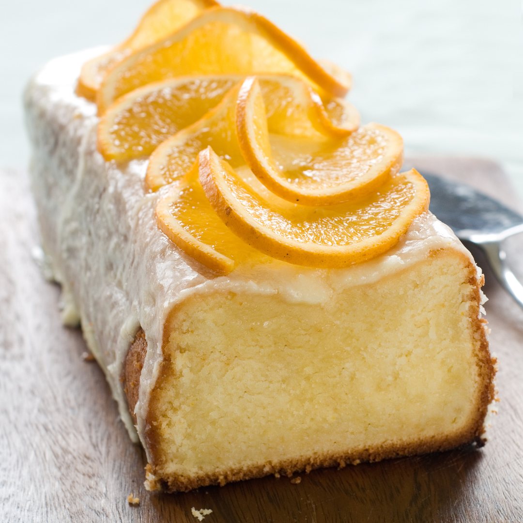 Orange jam cake with icing and orange slices