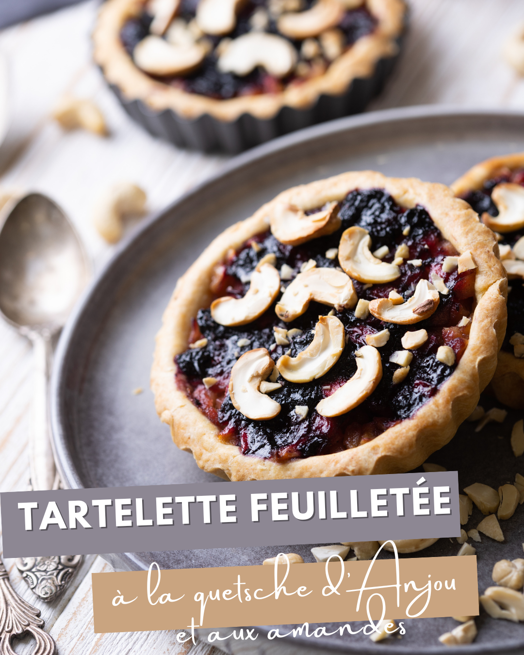 Quick flaky tartlet with quetsche d'Anjou and almonds